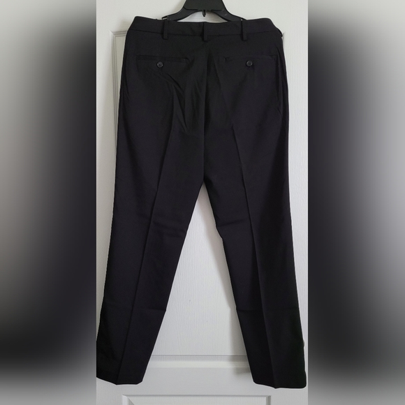 Men's Van Heusen 32 x 32 Dress Slacks - Picture 2 of 3